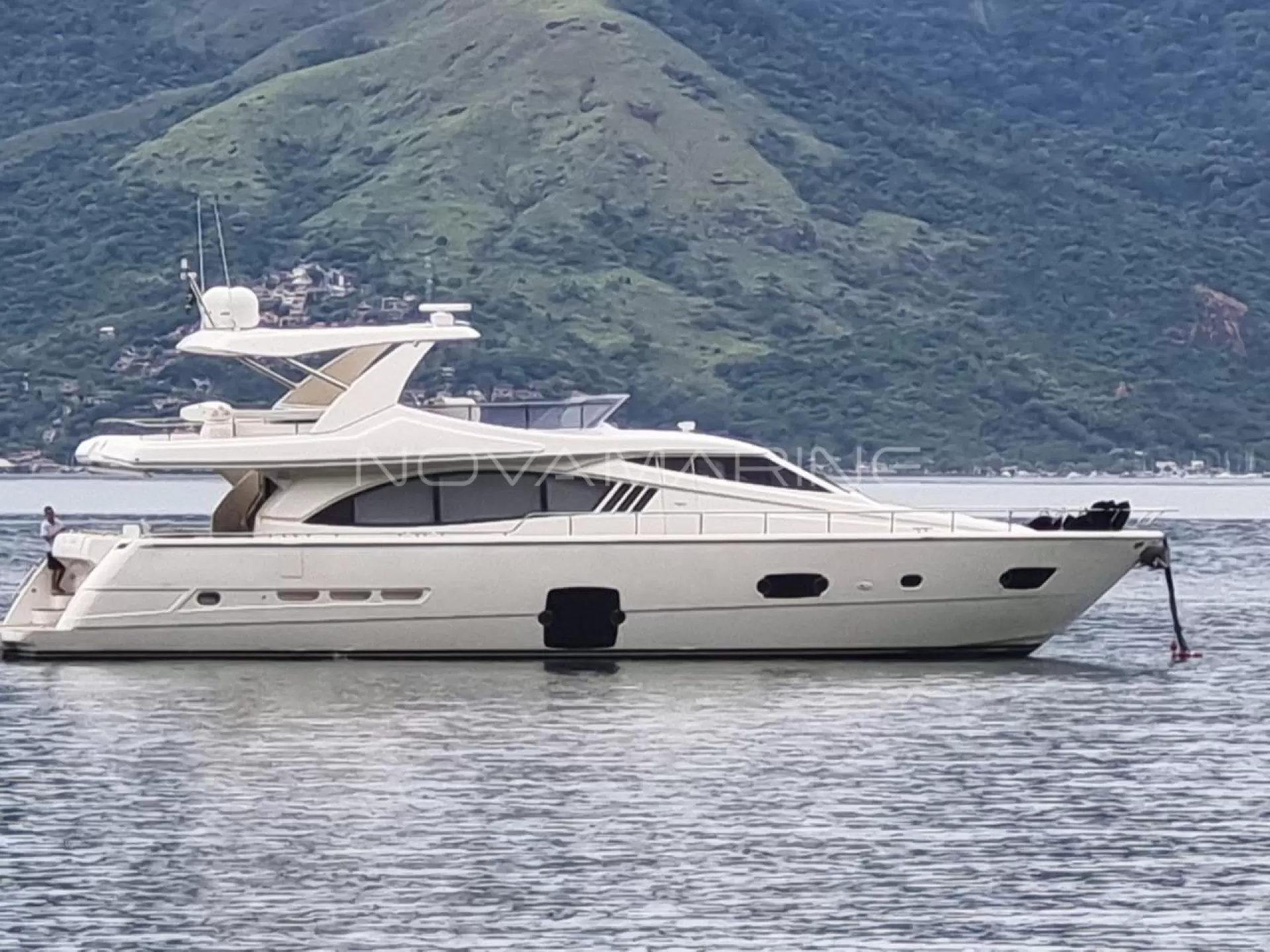 Ferretti  - 750