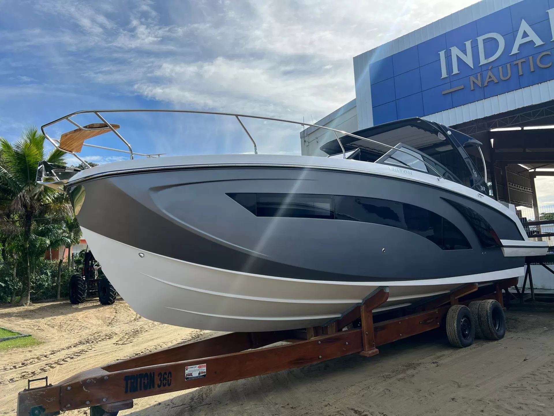 Triton Yachts - Flyer 37 T-top
