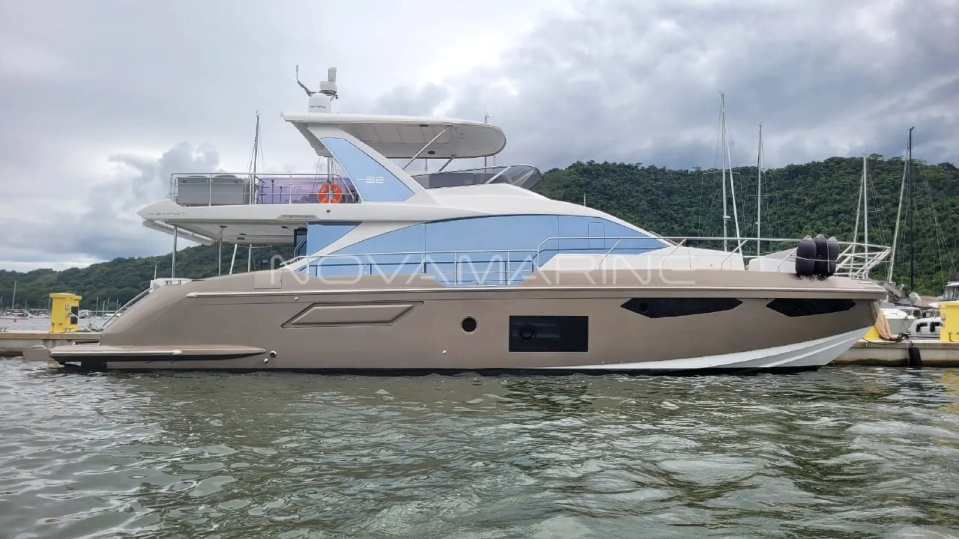 Azimut  - 62