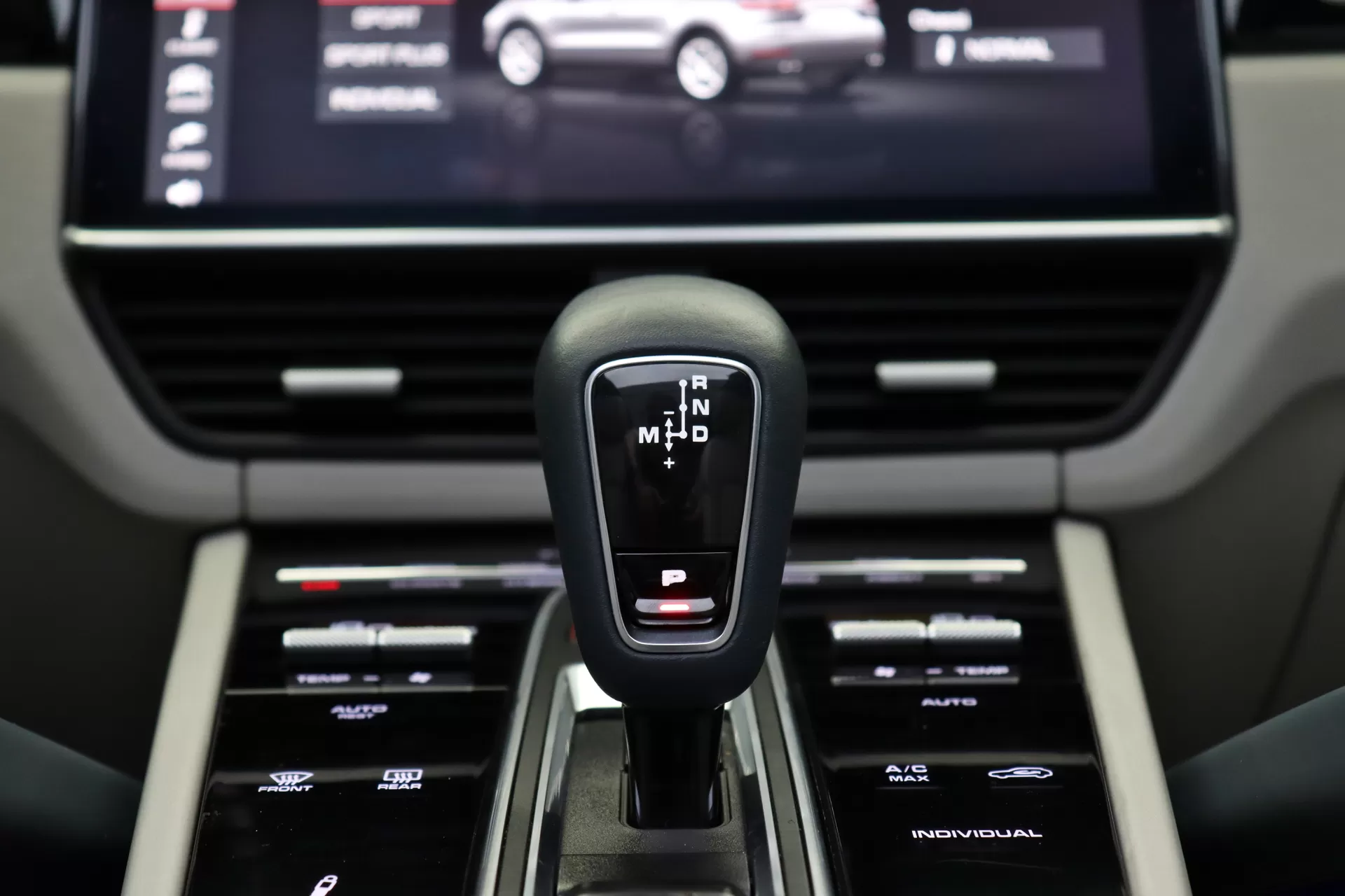 Foto do veiculo PORSCHE CAYENNE E-HYBRID