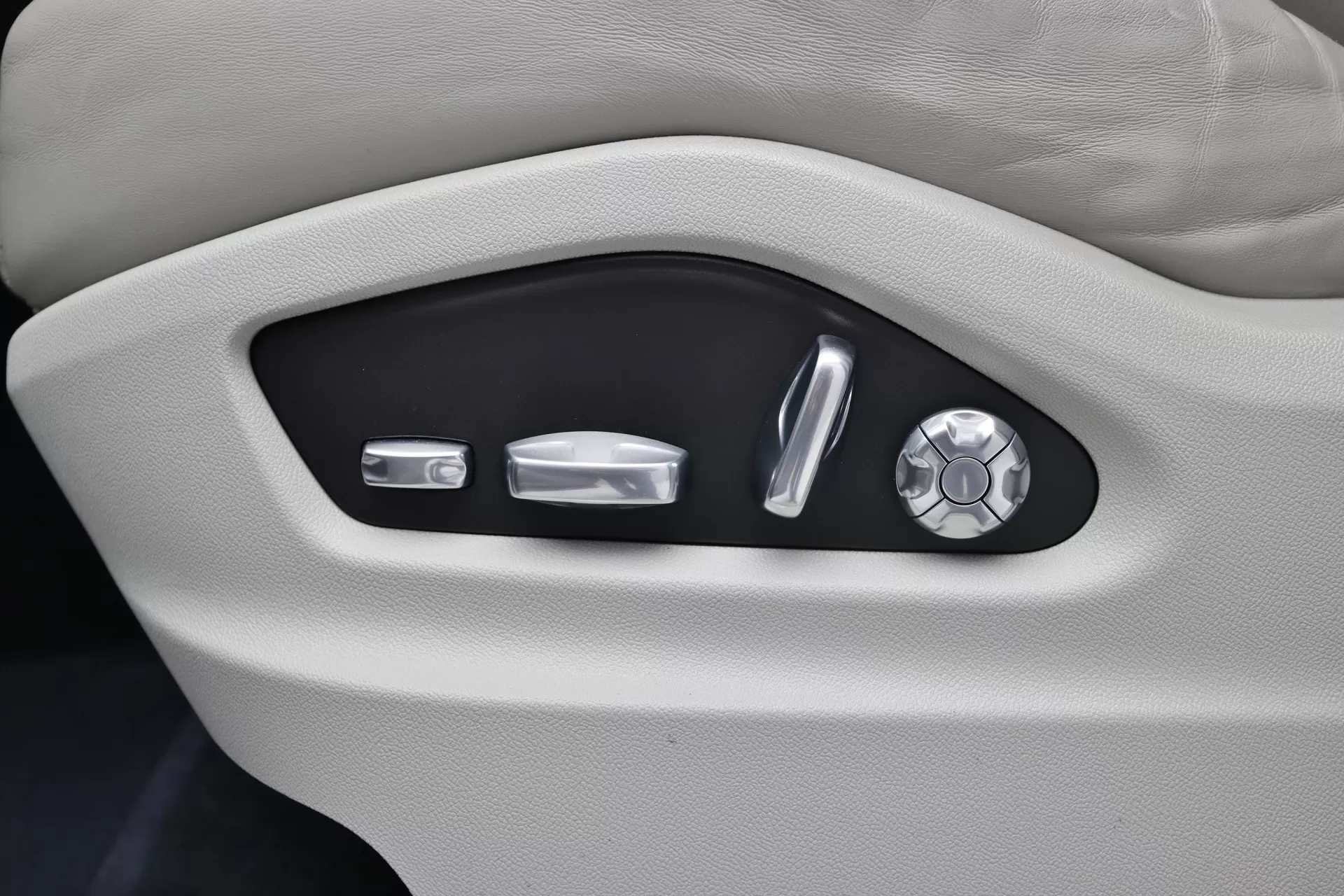 Foto do veiculo PORSCHE CAYENNE E-HYBRID