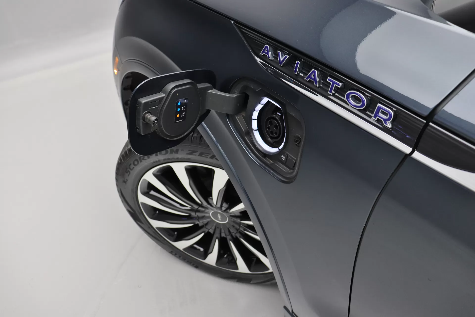 Foto do veiculo LINCOLN AVIATOR HYBRID AWD | 6 LUGARES