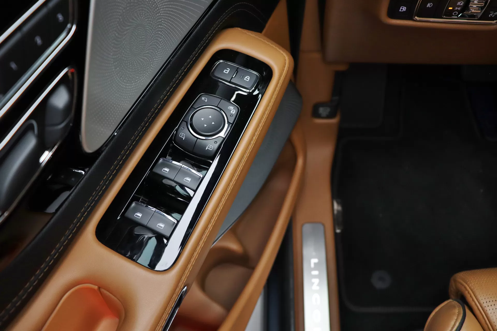 Foto do veiculo LINCOLN AVIATOR HYBRID AWD | 6 LUGARES