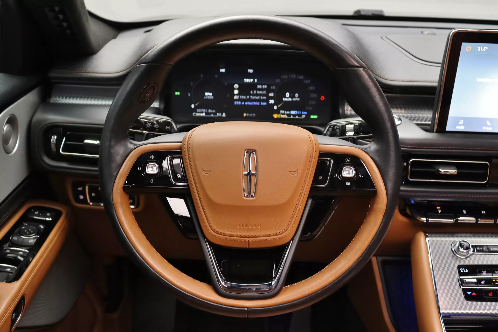 Foto do veiculo LINCOLN AVIATOR HYBRID AWD | 6 LUGARES