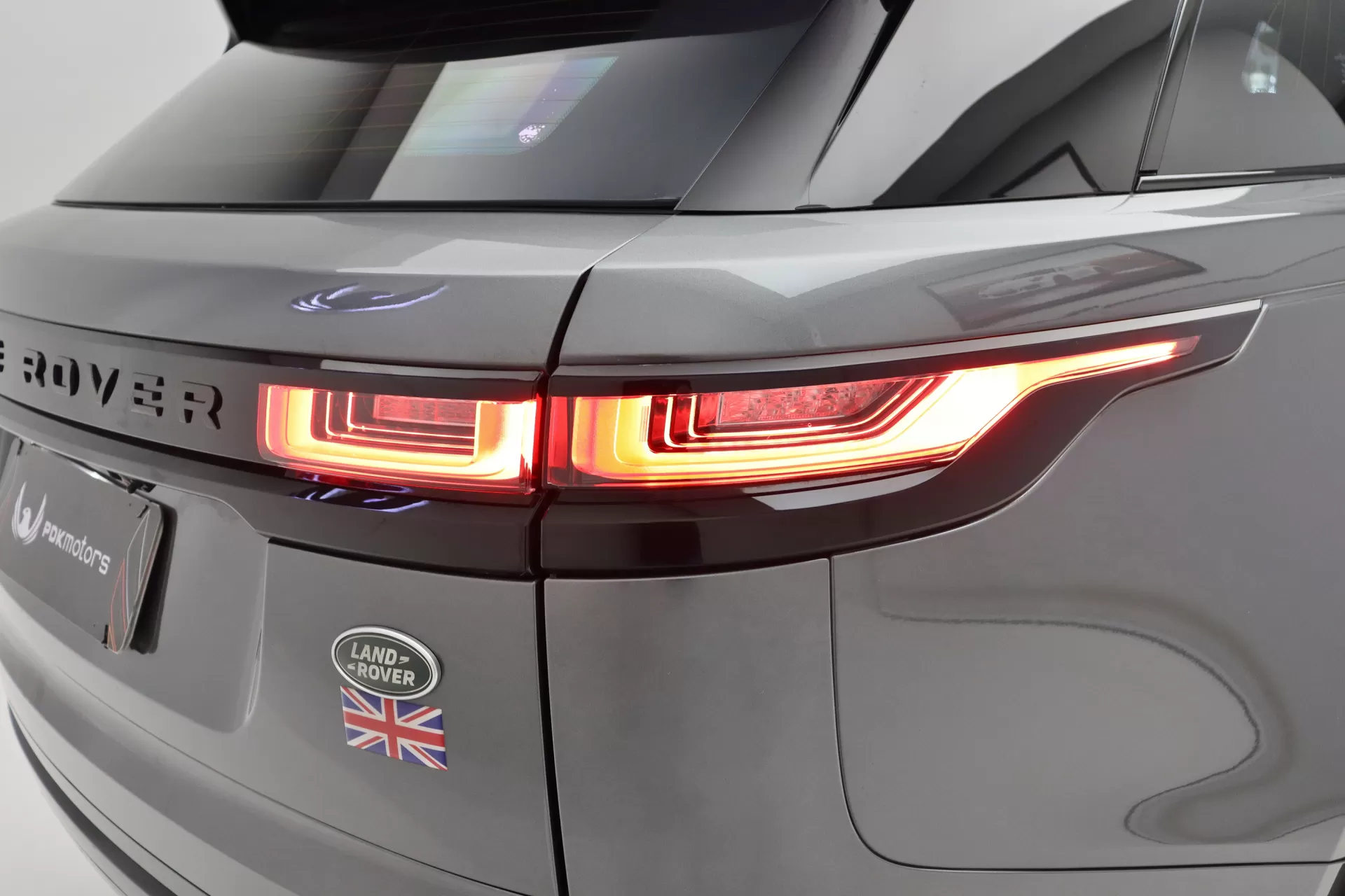 Foto do veiculo LAND ROVER RANGE ROVER VELAR P300 S R-DYNAMIC