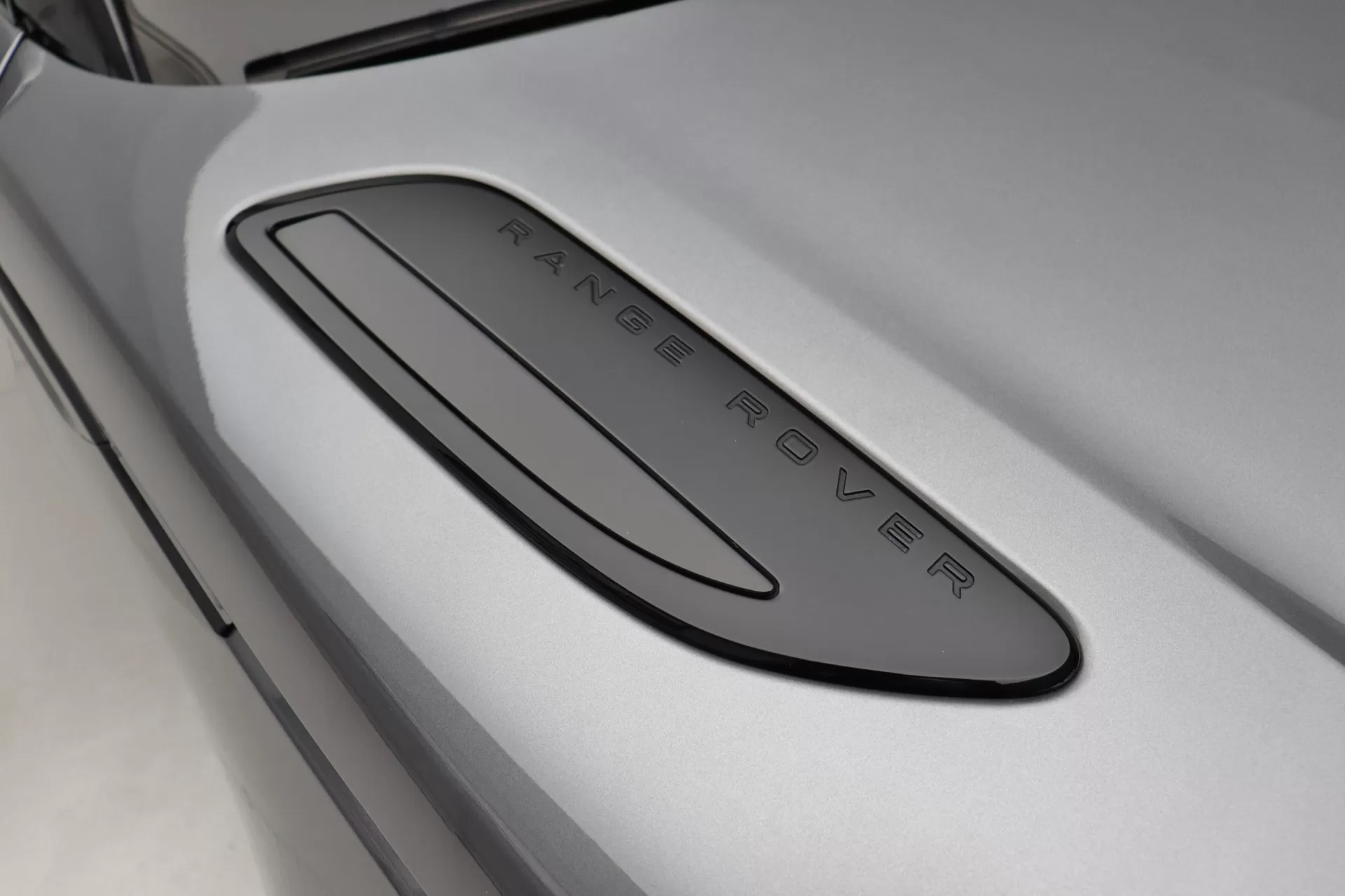 Foto do veiculo LAND ROVER RANGE ROVER VELAR P300 S R-DYNAMIC