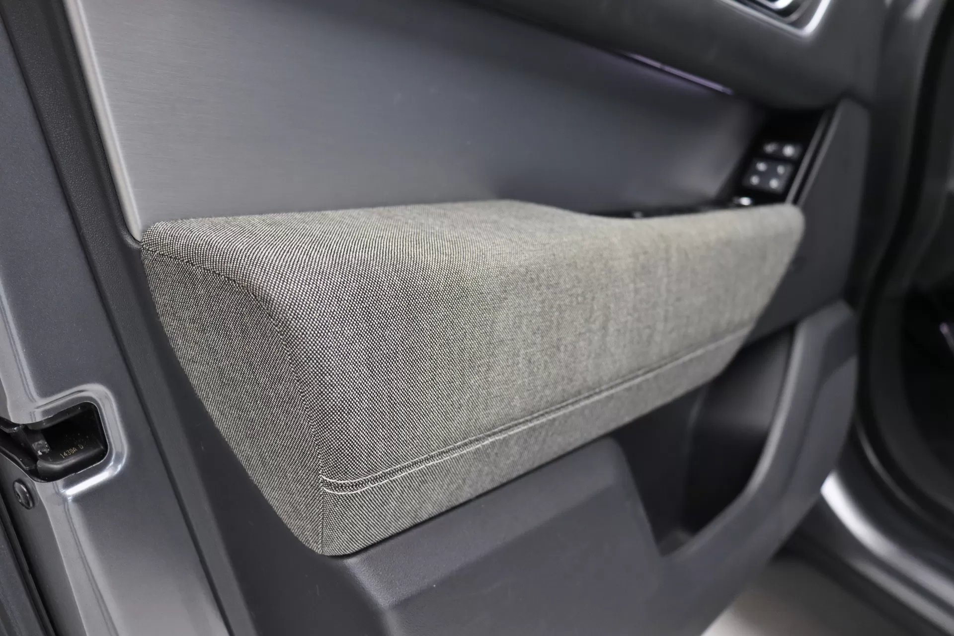 Foto do veiculo LAND ROVER RANGE ROVER VELAR P300 S R-DYNAMIC