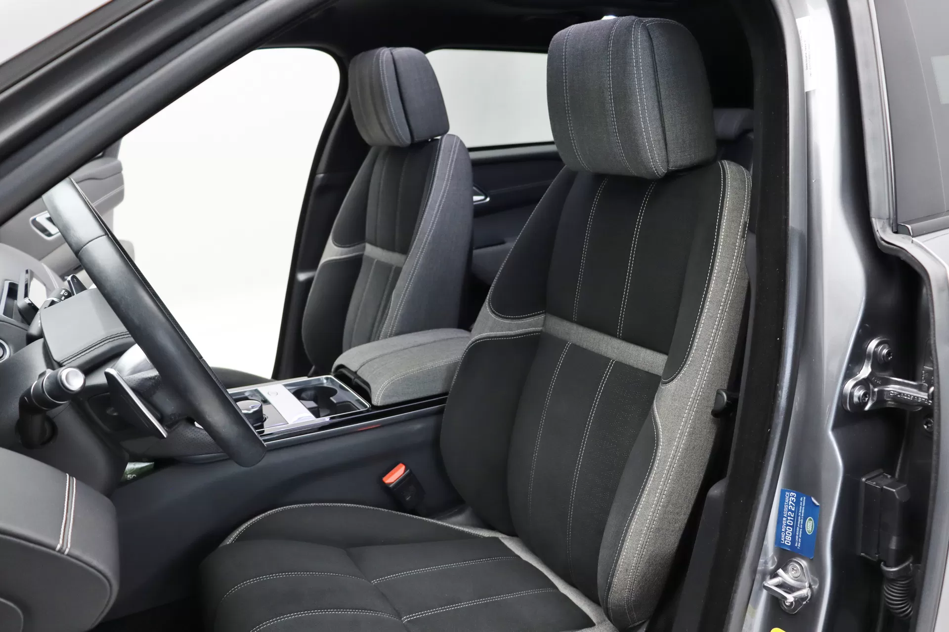 Foto do veiculo LAND ROVER RANGE ROVER VELAR P300 S R-DYNAMIC